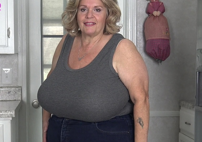 Suzie Mega Busen in Tops - Suzie Q video on CurveFanz