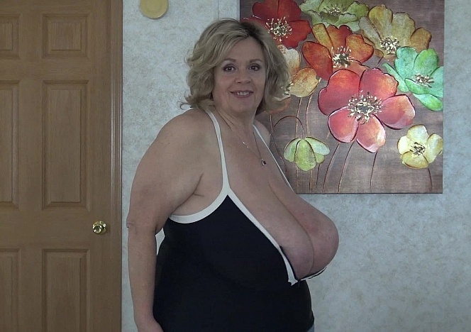 Trying on Tops for Long Tits - Suzie Q aka Suzie 44K - Suzie Q video on CurveFanz