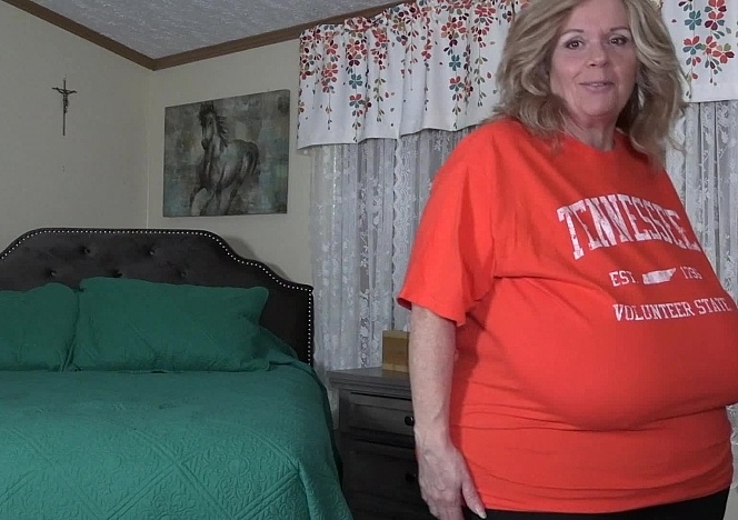 New Tshirt and Sports Bra - Suzie Q aka Suzie 44K - Suzie Q video on CurveFanz
