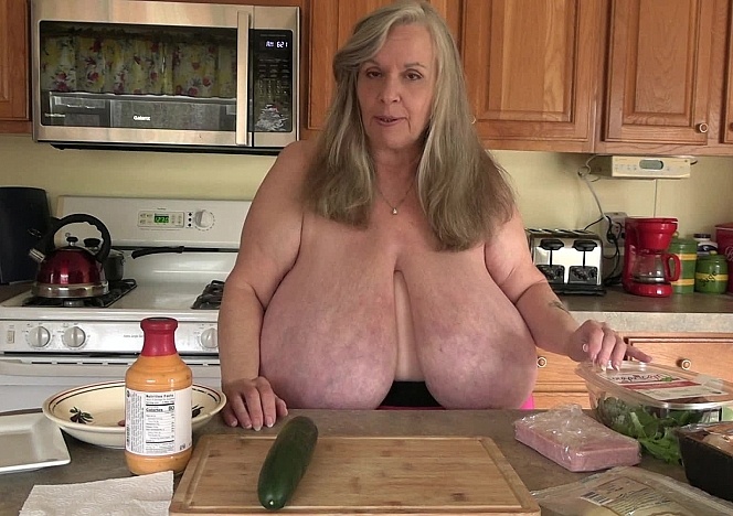 Suzy Makes Lunch - Suzie Q aka Suzie 44K - Suzie Q video on CurveFanz