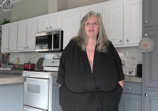 Tits Fall Out - Suzie Q aka Suzie 44K - Suzie Q video on CurveFanz